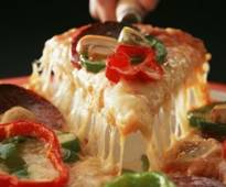 http://ayudabuenosaires.files.wordpress.com/2009/11/pizza-1.jpg